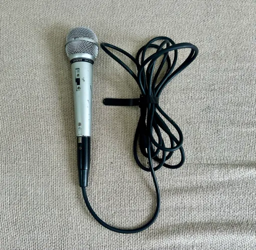 microfone dinâmico de mão com fio, modelo Groove DM-H300