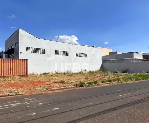 Terreno com 360m² à venda no bairro Novo Mundo