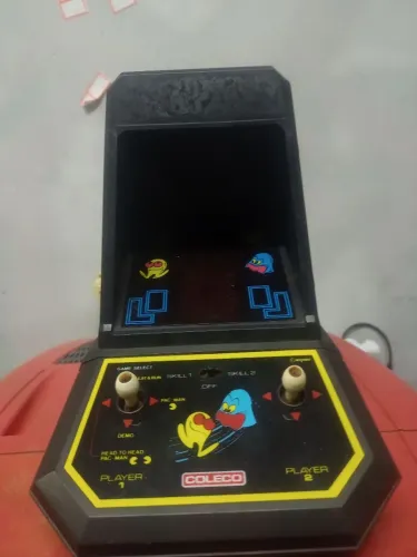 Antigo console Pac-Man colleco