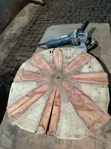 Bolacha de pinheiro lixada