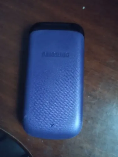 Celular Samsung GT 1190, antigo, funcionando.