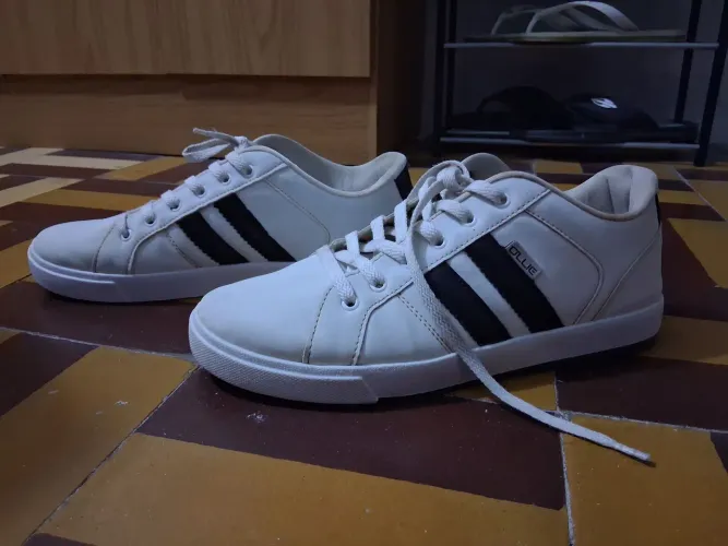 Tênis branco Ollie, tamanho 42