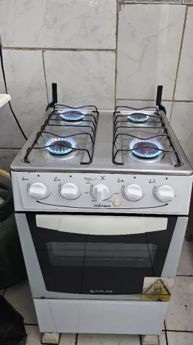 Vendo Fogão 4 bocas / Gás com Mangueira e Regulador