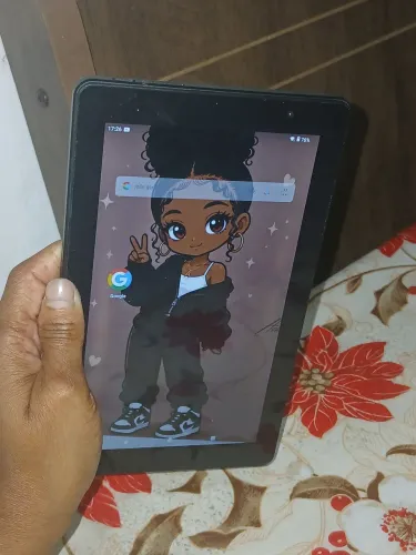 Tablet semi novo infantil valor 250 , acompanha capa e carregador e caixa