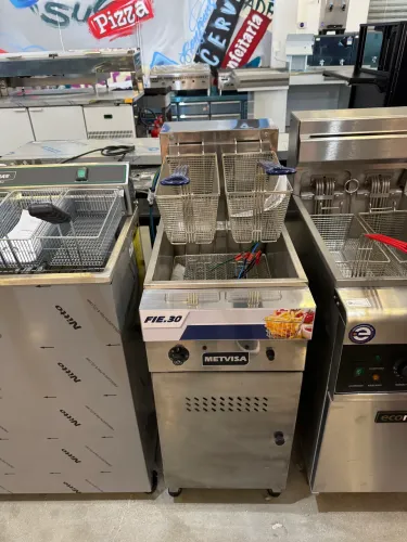 Fritadeira elétrica 30 litros de óleo com 2 cestos nova com garantia 