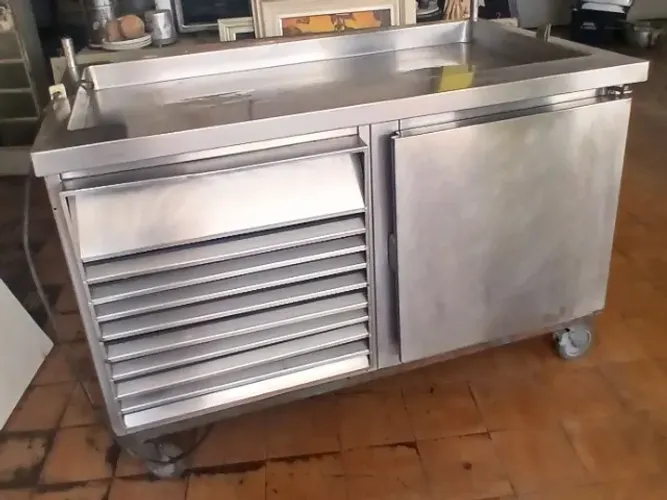 BALCÃO REFRIGERADO - Inox - Pista fria - com portas para armazenamento