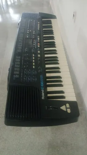 Teclado Roland E-66, excelente estado de conservação.fala no ZAP (83) 98815- 8808