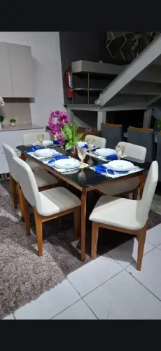 Conj de jantar em madeira maciça - mesa + 6 cadeiras no linho