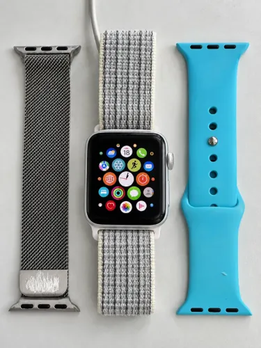 Apple Watch Series 3 38mm + 4 Pulseiras + Carregador