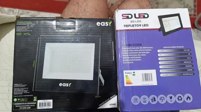 2 refletor de LED novos na caixa