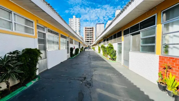 Casa com 2 dormitórios à venda, 60 m² por R$ 330.000,00 - Vila Guilhermina - Praia Grande/
