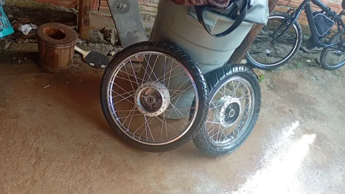 Vende-se roda de moto pop 100 aro 17