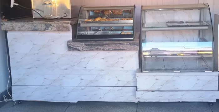 Vendo balcão estufa/ refrigerado 