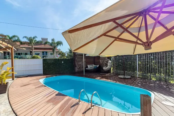 Alugo Casa 4 Suítes  em Jurerê - Florianópolis - SC
