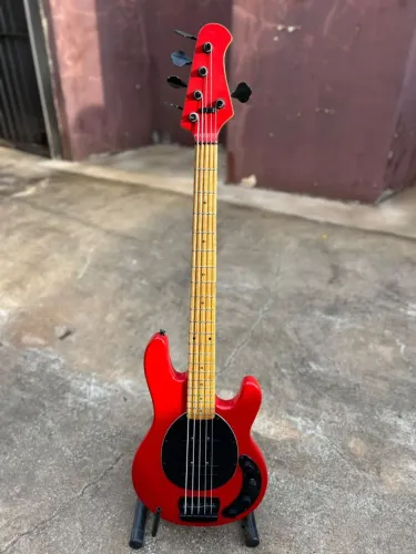 Contra baixo Music Man 5 Cordas