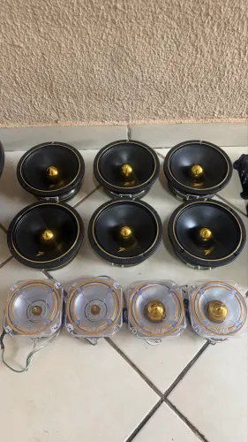 SOM AUTOMOTIVO COMPLETO - EQUIPAMENTOS EM ESTADO DE ZERO! 