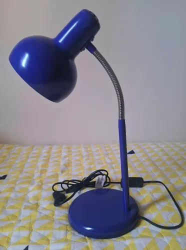Luminária de Mesa Articulada Tok&Stok Azul Mirtilo - Funcionando Perfeitamente