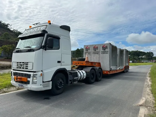 Volvo FH 520 6x4 - Caminhão Top