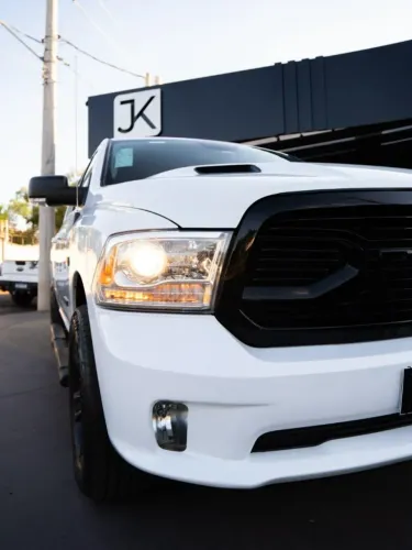 Ram Classic Laramie Night Edition 5.7 V8 16V Gasolina 4X4 Aut. 2022