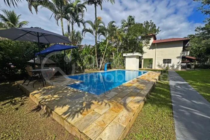 CASA à venda com piscina e 3 quartos em Peruíbe, no bairro Sao Marcos