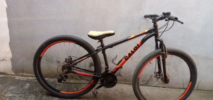 Bicicleta Aro 29 + kit bermuda espuma+blusa+capacete+óculos+lanterna.