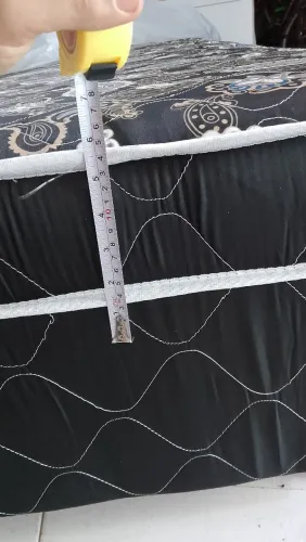Vende-se cama box de solteiro com colchão acoplado nela. Com 10 cm de altura de espuma