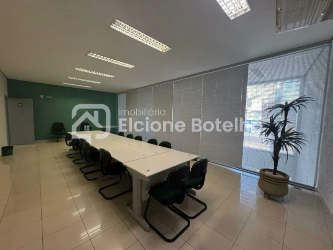 Prédio Comercial para Alugar no Bairro Lídice em Uberlândia - MG