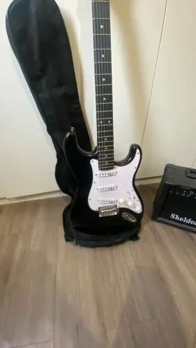 Guitarra stratocaster winner + amplificador sheldon gt 1200