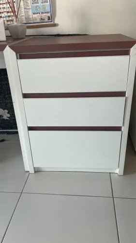 Mesa e gaveteiro