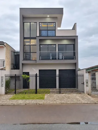 Triplex com área comercial