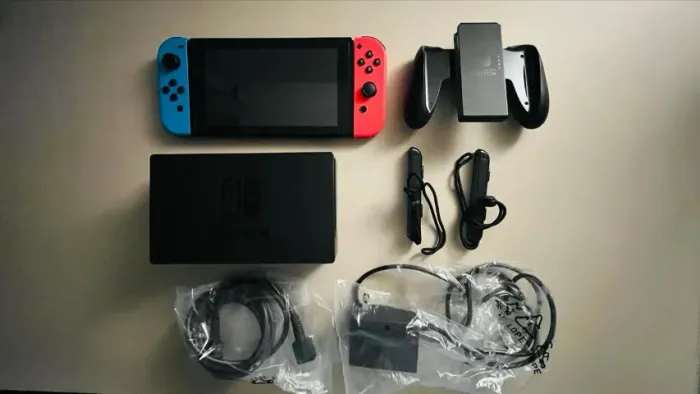 Nintendo Switch V2 (Desbloqueado) + Cartão Sandisk Extreme Pro 128gb + Case