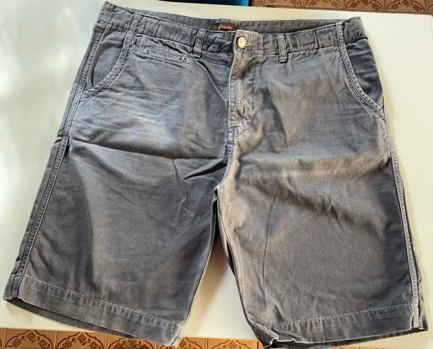 Vende-se Bermuda Zapalla Cinza N 46