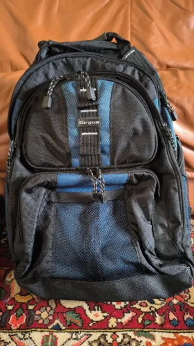 Mochila Targus XL (Série TSB040 / XL Notebook Backpack)