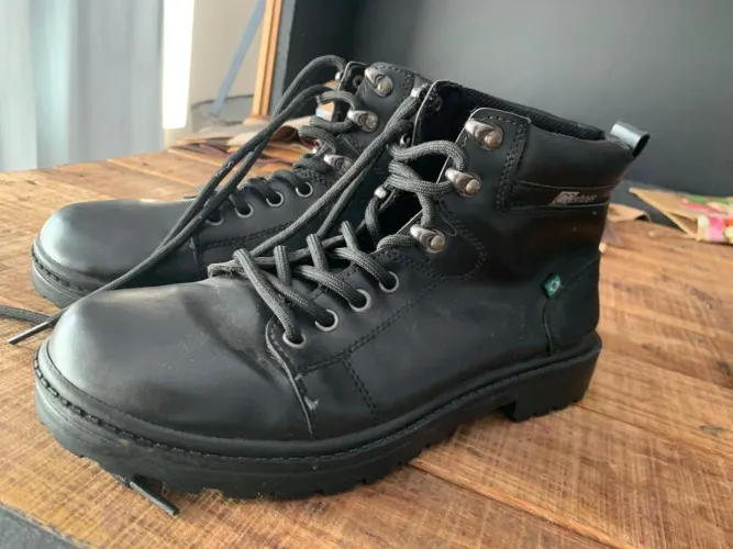 Bota coturno preta