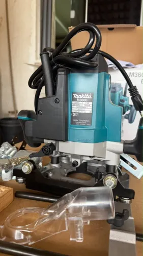 Tupia de coluna MAKITA
