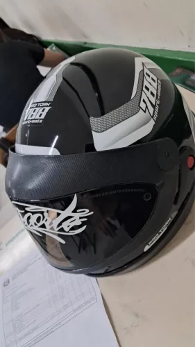 Capacete 788 preto com viseira escura tamanho 56