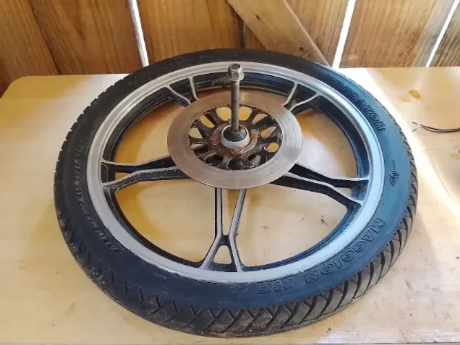 Roda dianteira c/ Pneu da Suzuki Intruder