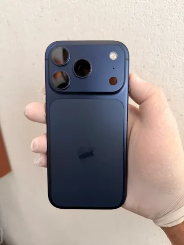 iPhone 17 Pro Azul na Garantia + AppleCare+ até outubro de 2027