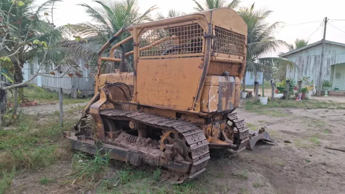 Trator esteira Ad7B