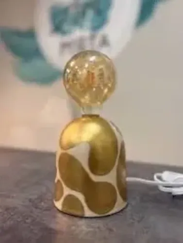 Luminária orgânica ouro