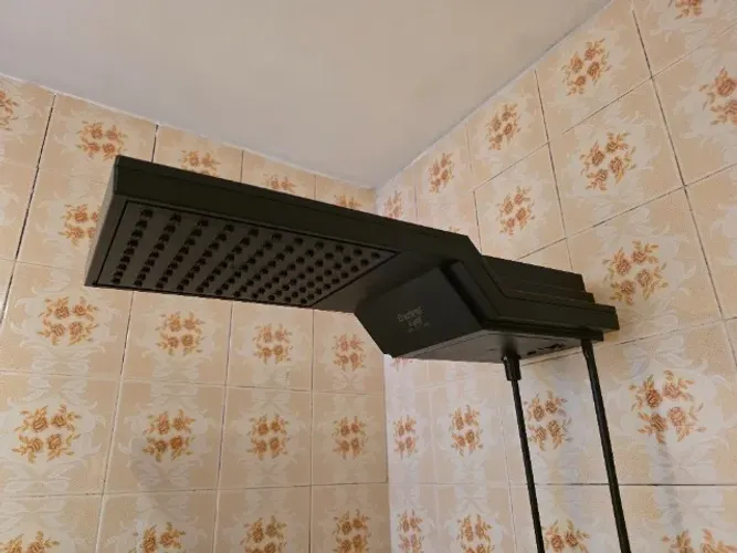 Chuveiros preto e branco