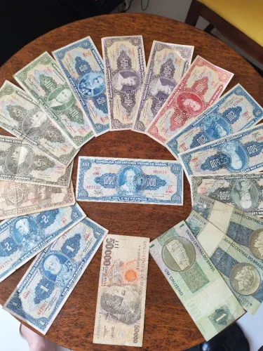 Acervo Numismático: Coleção de 18 Cédulas Históricas Cruzeiro (1940/50 e 1990)