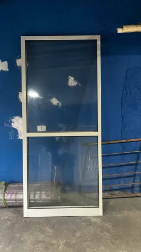 Porta balcão com persiana alumínio branco  