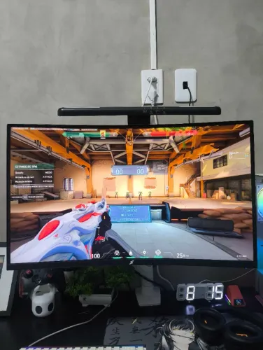 Monitor Gamer SuperFrame, 27 Pol, Curvo, Quad HD, 124,4% sRGB, FreeSync / G-Sync,1ms,165Hz
