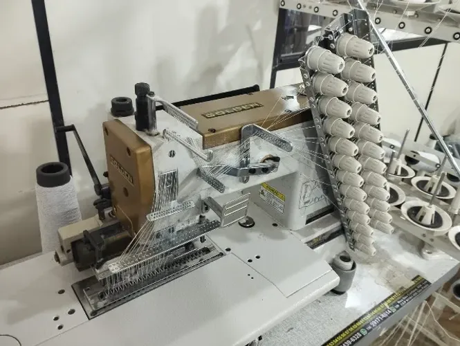 Máquina de pregar lastex 25 agulhas - pouquíssima usada 