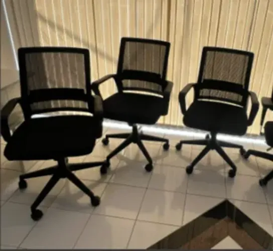 Cadeira de escritório mesh - preta