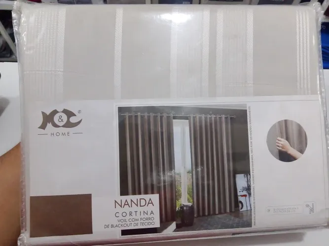 Cama, mesa e banho