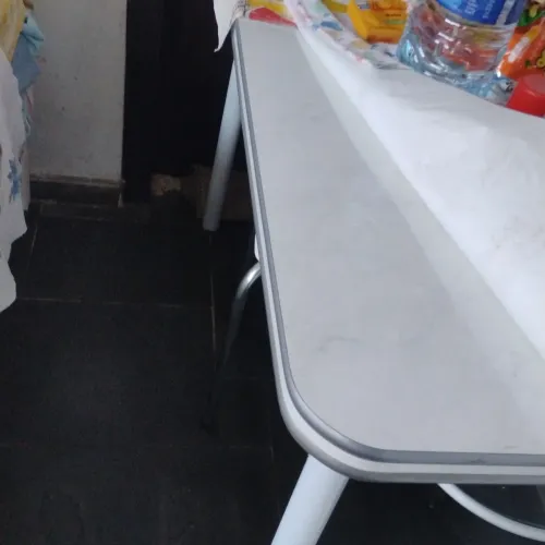 Vendo mesa com 5 cadeiras copa  ou cozinha