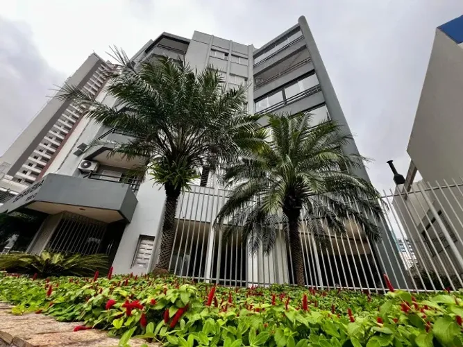 Apartamento grande, no centro, por 849 mil