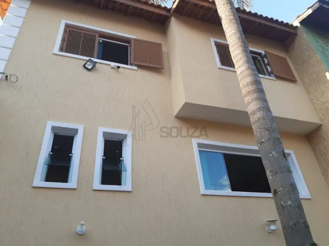 Sobrado a venda no Horto Florestal, com 172 m², 3 dormitórios, sendo 1 suíte, 4 vagas